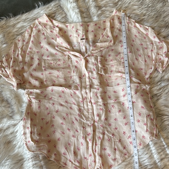 F r e e  P e o p l e • Floral button down tee - Picture 9 of 9